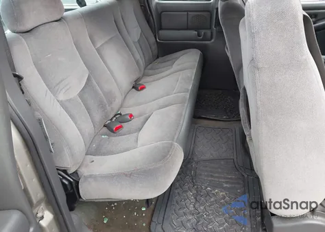 2003 GMC Sierra 1500 z USA, uszkodzony, nr VIN 2GTEC19XX31344852